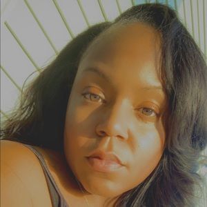 Meet your Posher, Monique